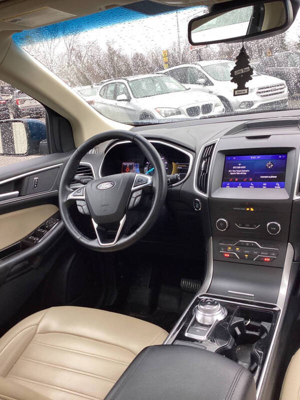 2020 Ford Edge SEL photo 14