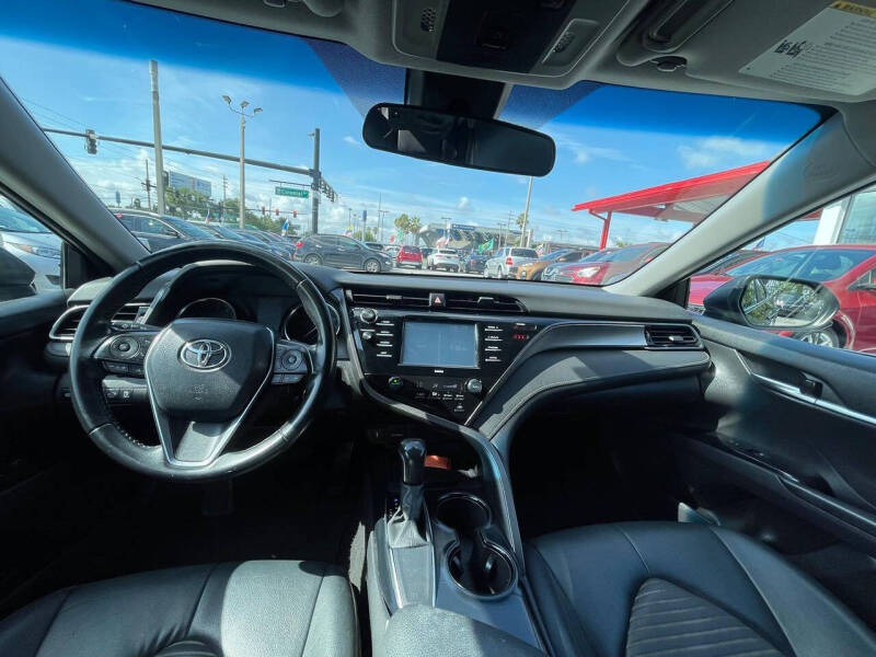 2020 Toyota Camry SE