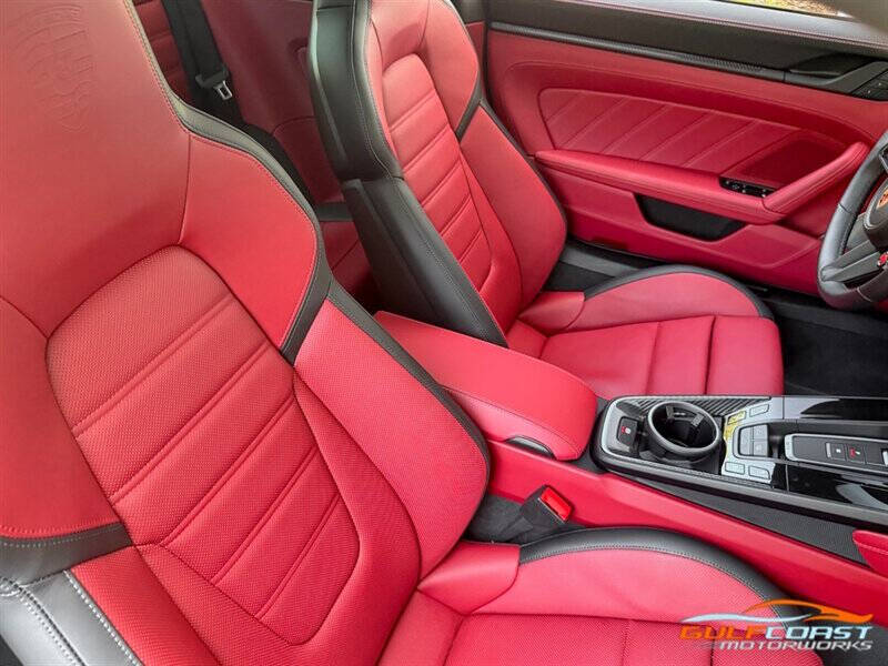 2025 Porsche 911 Carrera 4 GTS