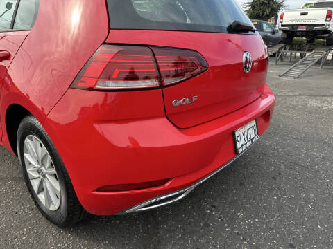 2019 Volkswagen Golf SE
