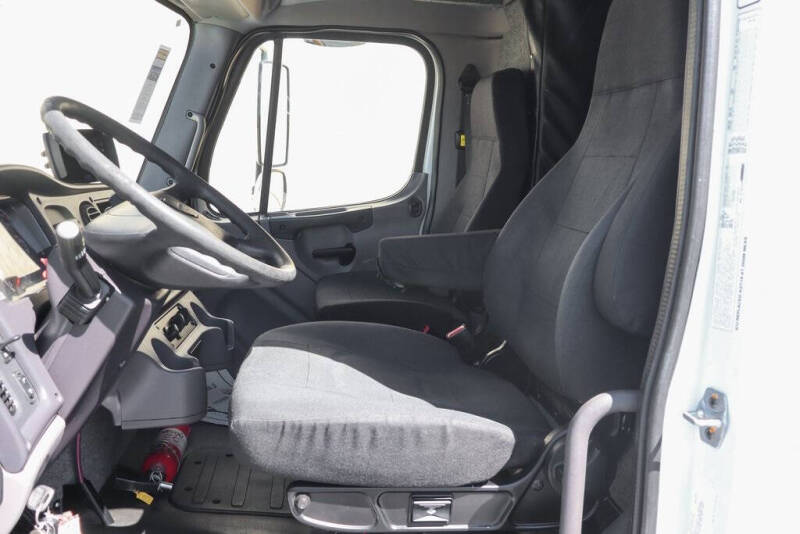 2016 Freightliner M2 106