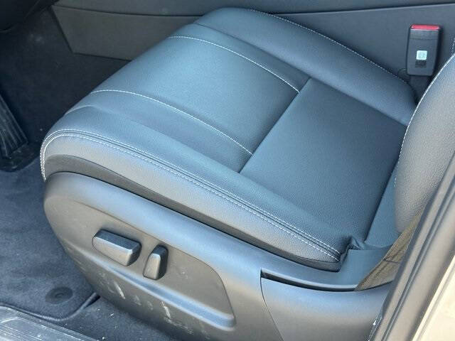 2025 VinFast VF8 Eco