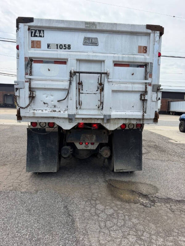 1997 Ford LT9000