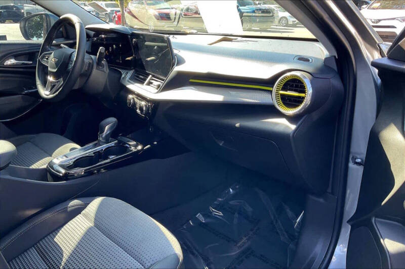 2024 Chevrolet Trax LT