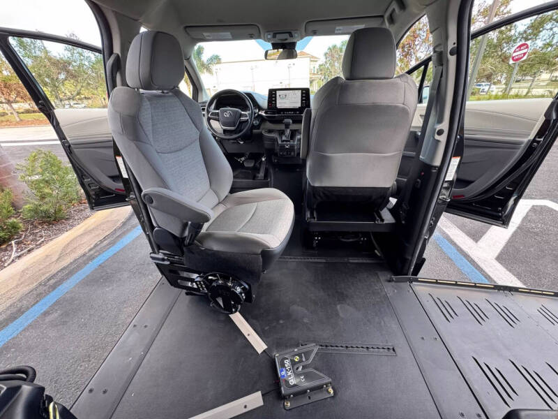 2024 Toyota Sienna LE 8-Passenger