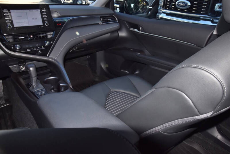 2024 Toyota Camry Hybrid SE