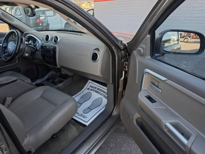 2006 Mitsubishi Raider XLS