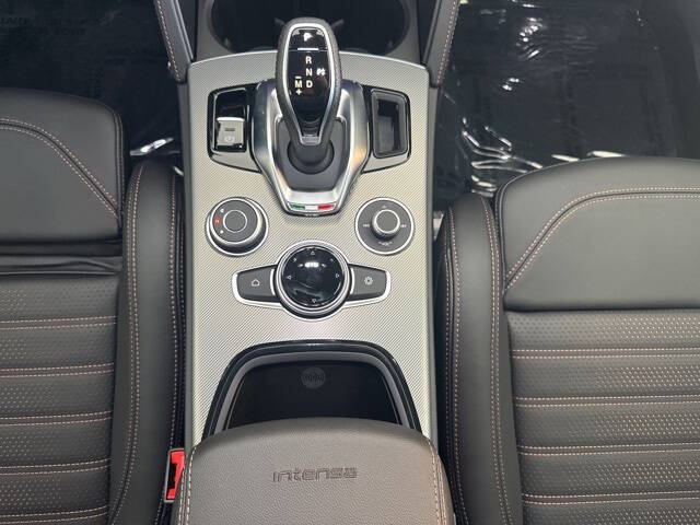 2025 Alfa Romeo Stelvio Intensa