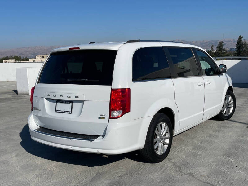 2018 Dodge Grand Caravan null photo 4