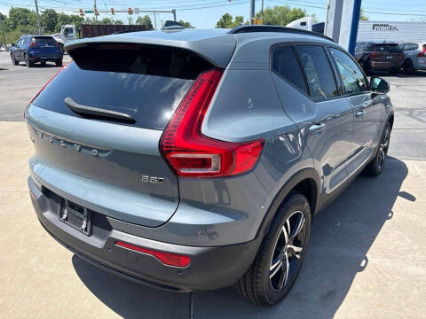 2023 Volvo XC40 B5 Plus Dark Theme