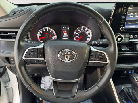 2022 Toyota Highlander LE