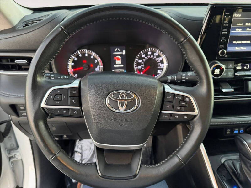 2022 Toyota Highlander LE