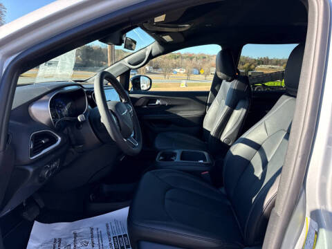 2026 Chrysler Voyager LX