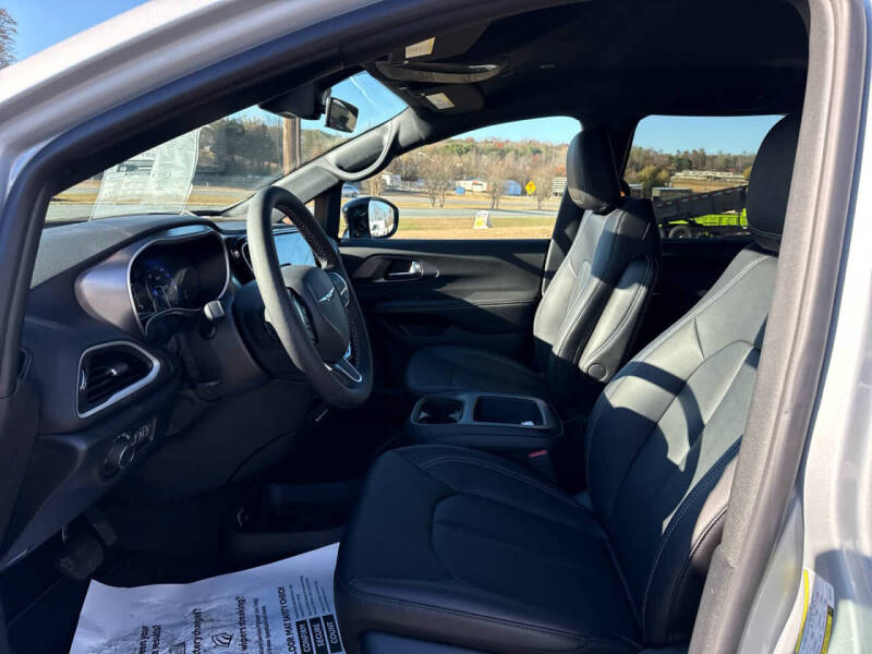 2026 Chrysler Voyager LX