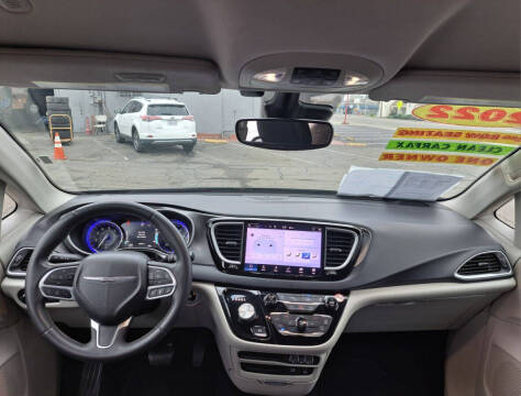 2022 Chrysler Pacifica Touring L