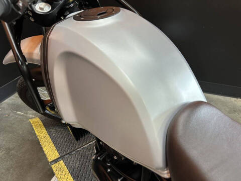 2023 Royal Enfield Himalayan Mirage Silver
