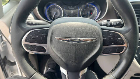 2022 Chrysler Voyager LX