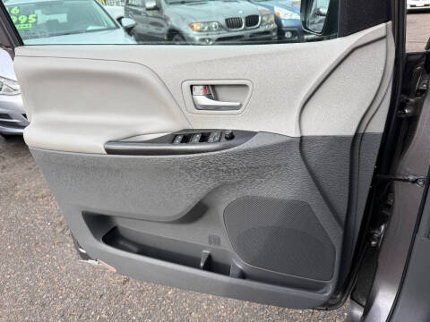 2016 Toyota Sienna XLE 8-Passenger