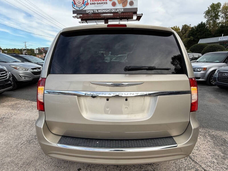 2012 Chrysler Town and Country Touring
