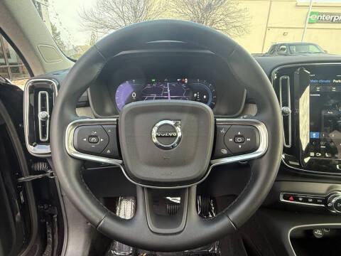 2025 Volvo XC40 B5 Plus Bright Theme