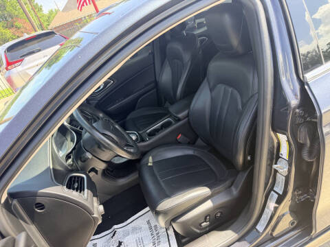 2017 Chrysler 200 Limited Platinum