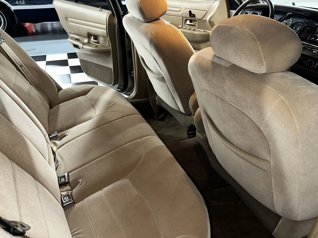 1998 Ford Crown Victoria 52