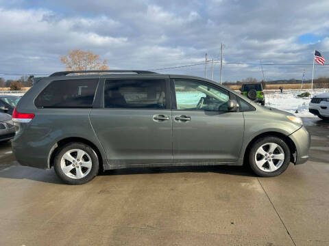 2014 Toyota Sienna LE 8-Passenger