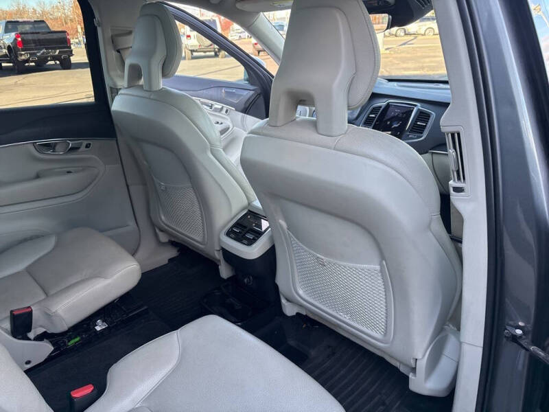 2020 Volvo XC90 T6 Momentum 6-Passenger