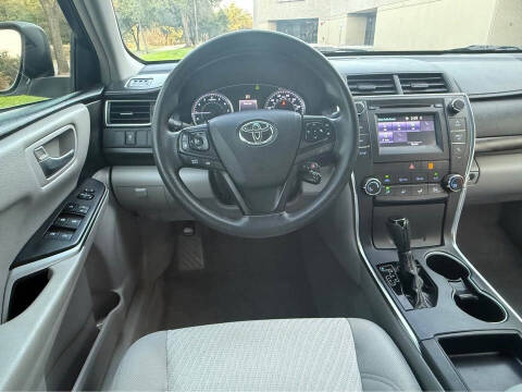 2017 Toyota Camry LE