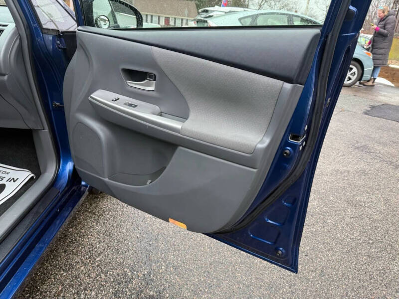 2013 Toyota Prius v Three