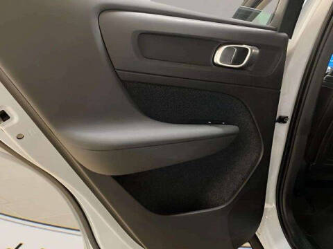 2025 Volvo XC40 B5 Core Bright Theme