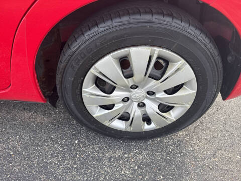 2013 Toyota Yaris 5-Door LE