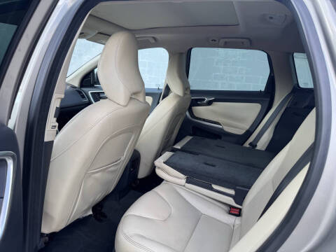 2016 Volvo XC60 T6 Drive-E