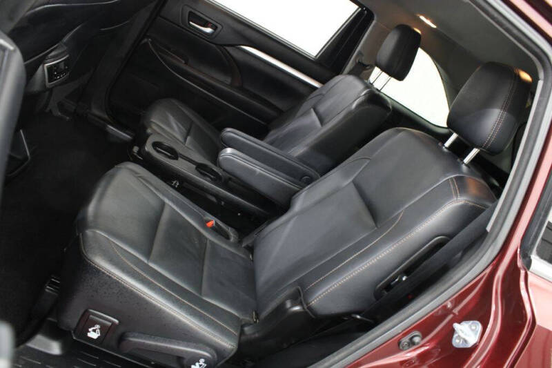 2017 Toyota Highlander SE