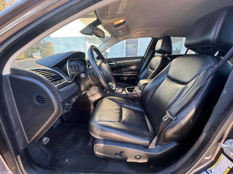 2017 Chrysler 300 Limited