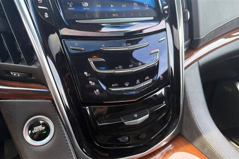 2017 Cadillac Escalade Luxury