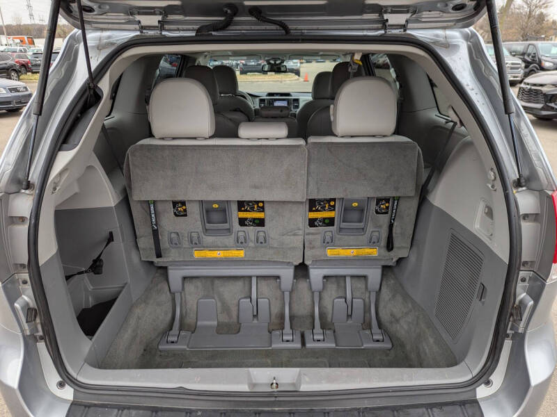 2014 Toyota Sienna XLE 7-Passenger Auto Access Seat