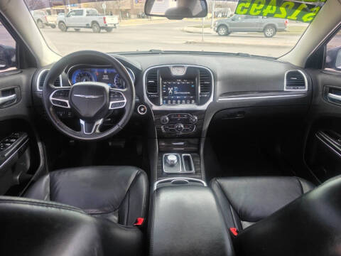 2017 Chrysler 300 Limited