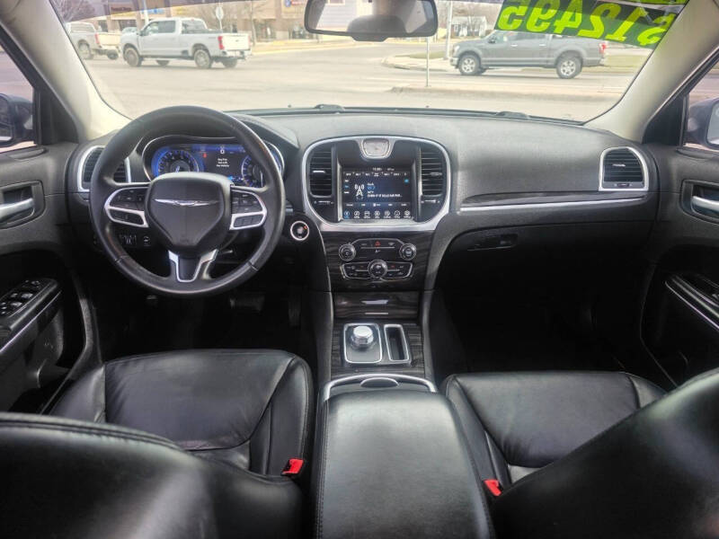 2017 Chrysler 300 Limited