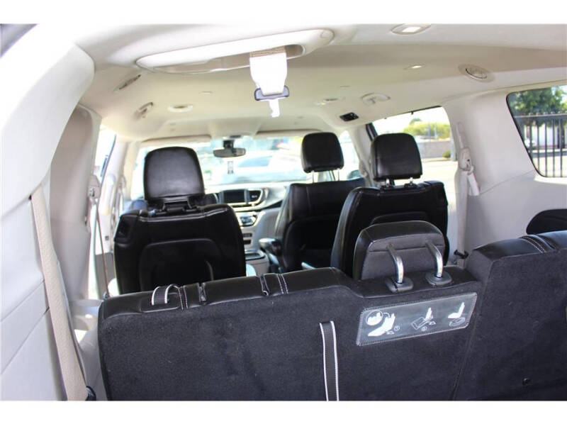 2020 Chrysler Voyager LXi