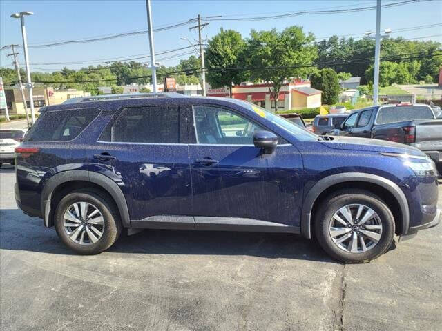 2023 Nissan Pathfinder SL