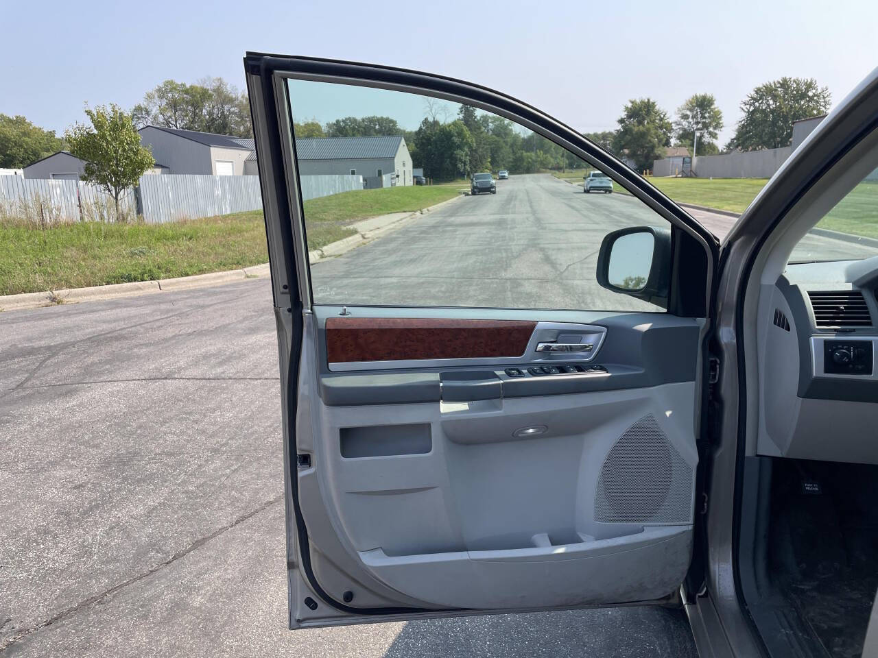 2009 Chrysler Town and Country for sale at Twin Cities Auctions in Elk River, MN