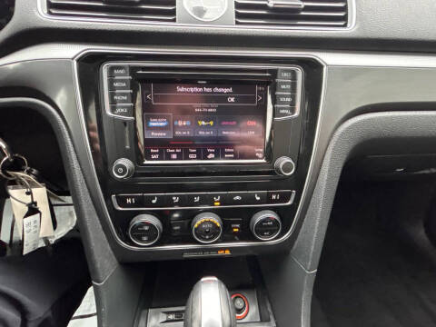 2017 Volkswagen Passat 1.8T R-Line