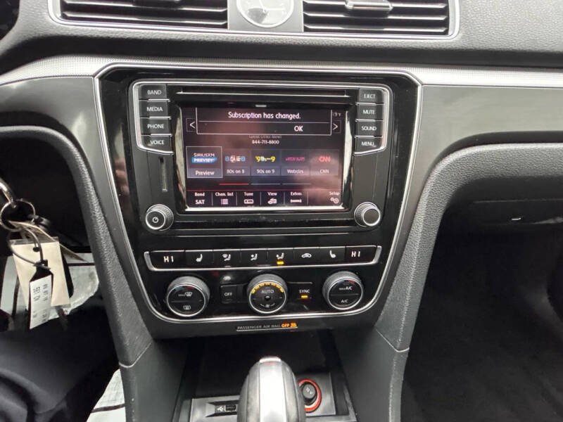 2017 Volkswagen Passat 1.8T R-Line