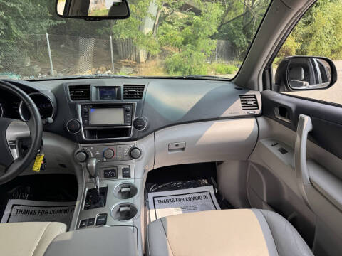 2013 Toyota Highlander SE