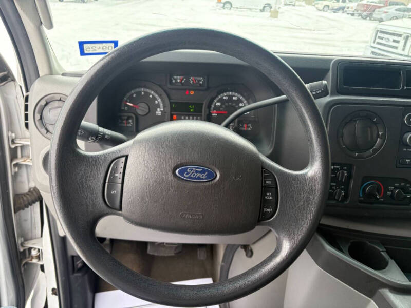 2013 Ford E-Series E-350 SD XLT