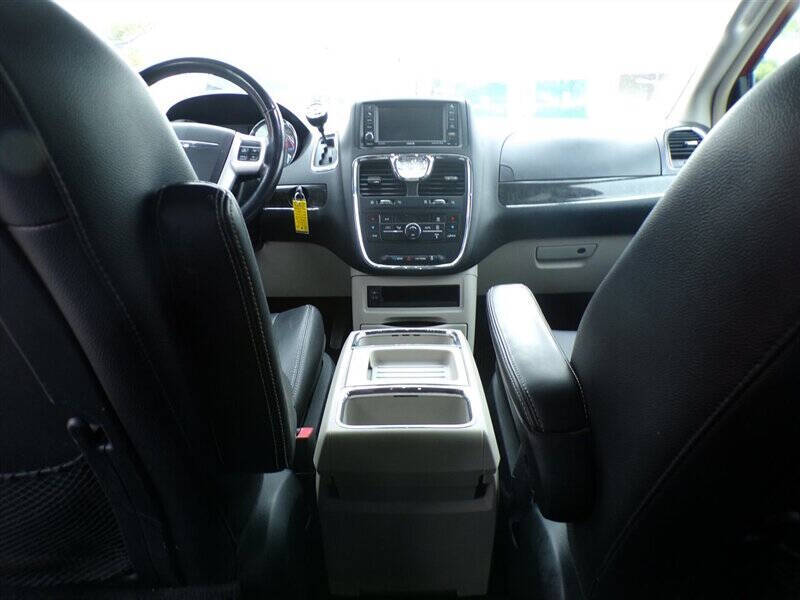 2014 Chrysler Town and Country Touring