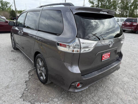 2014 Toyota Sienna SE 8-Passenger