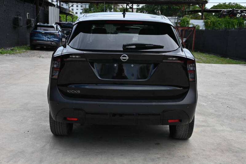2025 Nissan Kicks SV