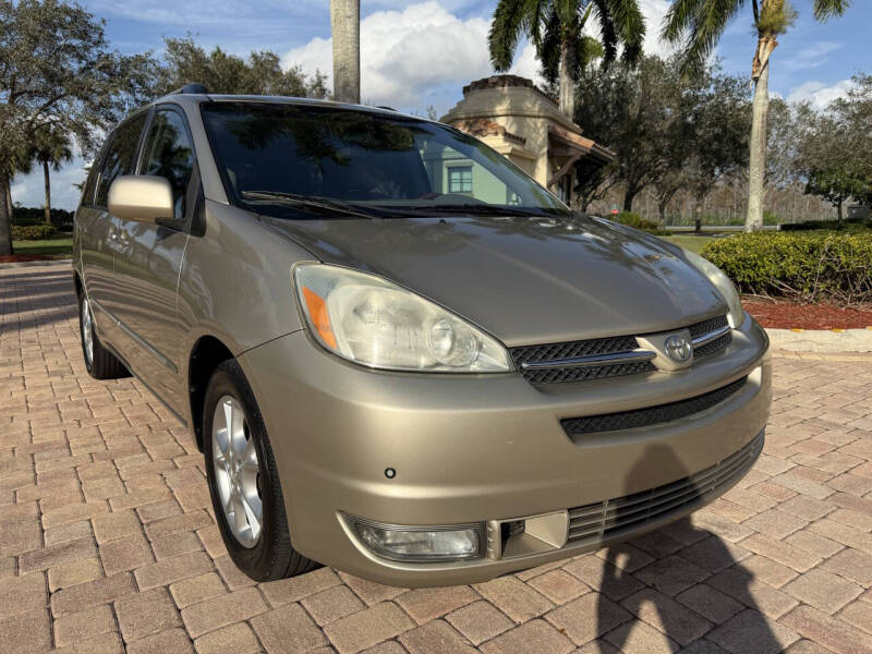 2004 Toyota Sienna XLE Limited's photo